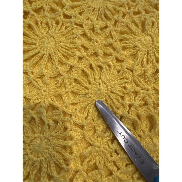 Joseph A Yellow Crochet Sweater Women’s Size Medium Bright Sleeveless Artsy Knit - Picture 10 of 10